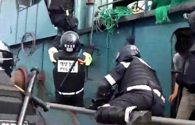▲ 160607 인천해경_ 서해 EEZ 해상서 불법조업 중국어선 2척 나포