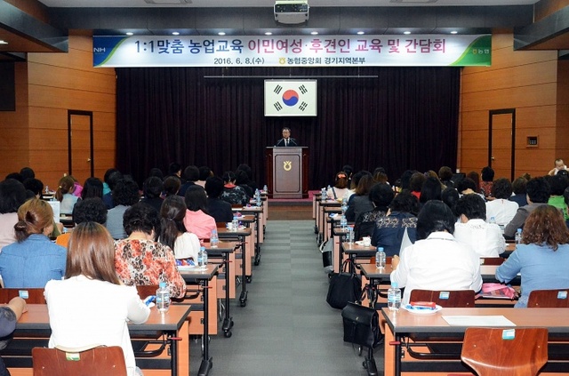 ▲ 일대일 맞춤 농업교육 이민여성, 후견인 교육 및 간담회