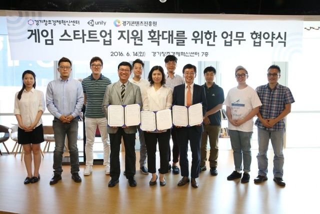 ▲ MOU 협약식후 경기창조경제혁신센터 스타트업 대표들과 함께(왼쪽 경기센터 경영지원본부 ~