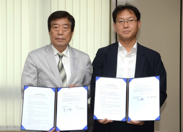 ▲ 중국교류MOU-왼쪽오동근경기일보인천본사사장,오른쪽 이정학 이사장