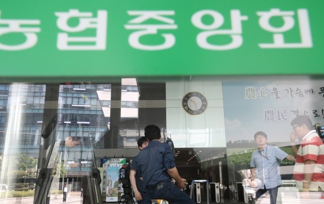 ▲ 검찰, 농협중앙회 회장실 압수수색