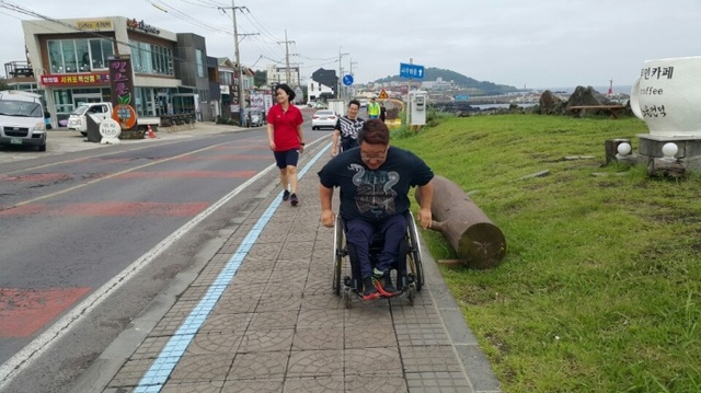 ▲ 제주 올레길에서 훈련을 펼치고 있는 경기도 선수단