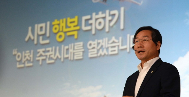 크기변환_1면 20160627 유정복 인천시장 취임2주기 기자 설명회2 JUN_7074.jpg