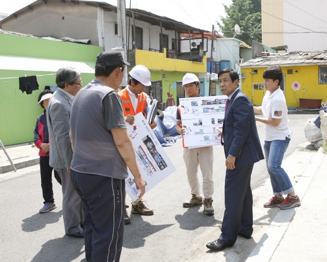 ▲ 중구청장 북성동 저층주거지 관리사업 현장방문 사진(1)