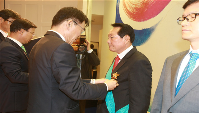 ▲ 도공 사장 철탑산업훈장 수상