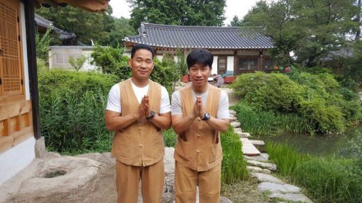 ▲ 스님이된소방관(왼쪽 구조대 소방위 김영희, 오른쪽 구조대 소방장 김민호)