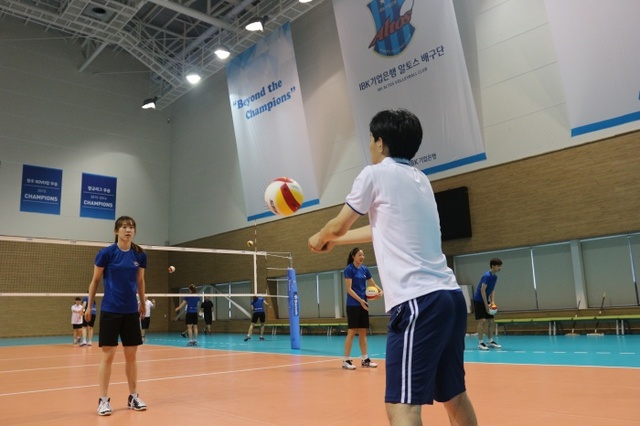 ▲ 프로배구 화성 IBK기업은행과 함께하는 희망키움 배구교실