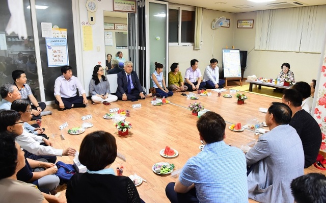 ▲ 홍미영 부평구청장 청천2동 주민과 함께하는 1박2일 구민행정2016-07-27 (4)