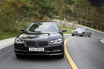 ▲ 도로를 질주 중인 BMW 뉴 740Li x드라이브. 사진제공=BMW