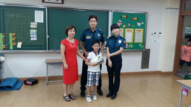 ▲ 남양주경찰서 선물전달
