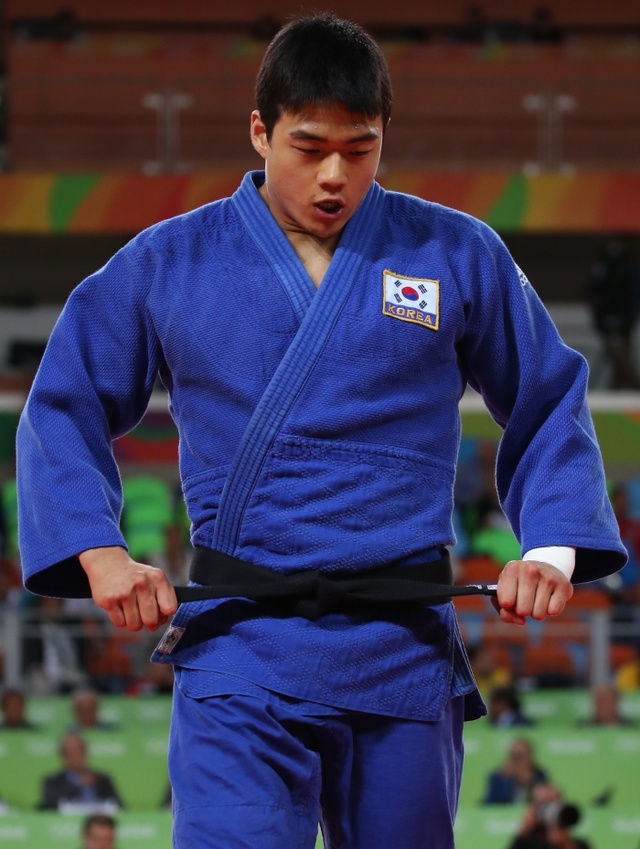 ▲ 11일(한국시간) 브라질 리우데자네이루 카리오카 경기장 2에서 열린 리우올림픽 남자 유도 90kg급에 출전한 곽동한이 동메달 결정전에서 스웨덴 마르쿠스 니만에게 한판승을 거둔 뒤 경기장을 나서고 있다.연합뉴스