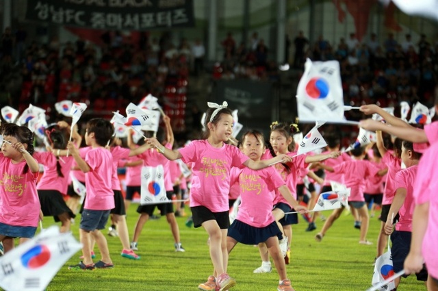 ▲ 성남시국공립어린이집연합회 ‘힘내라 대한민국’ 플래시 몹1