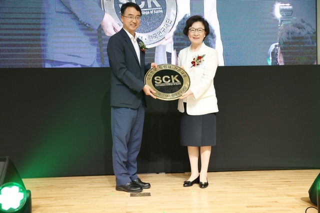 ▲ 연성대 특성화전문대학육성사업 2기 동판 수여식