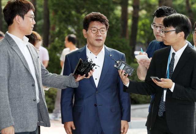 크기변환_7면 20160824 이청연 인천시교육감 인천지검 소환조사 JUN9079.jpg