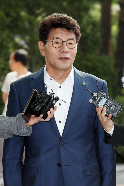 크기변환_7면 20160824 이청연 인천시교육감 인천지검 소환조사2 JUN9079.jpg