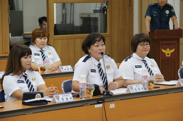▲ 김옥진 부평폴리스맘 초대 회장(사진 가운데)