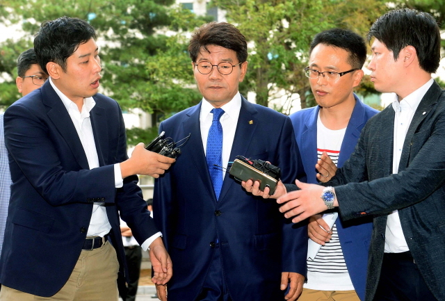 크기변환_1면 20160829 3억 뇌물혐의 이청연 인천시교육감 구속영장 실질심사   JUN_7500.jpg