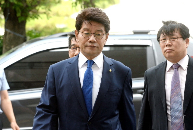 크기변환_1면 20160829 3억 뇌물혐의 이청연 인천시교육감 구속영장 실질심사 JYJ_2489.jpg