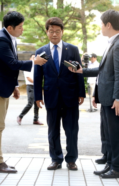 크기변환_1면 20160829 3억 뇌물혐의 이청연 인천시교육감 구속영장 실질심사 JYJ_2534.jpg