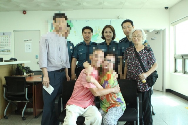 ▲ 의왕경찰서 청계파출소직원, 60년만에 헤어진 가족 찾아 줘