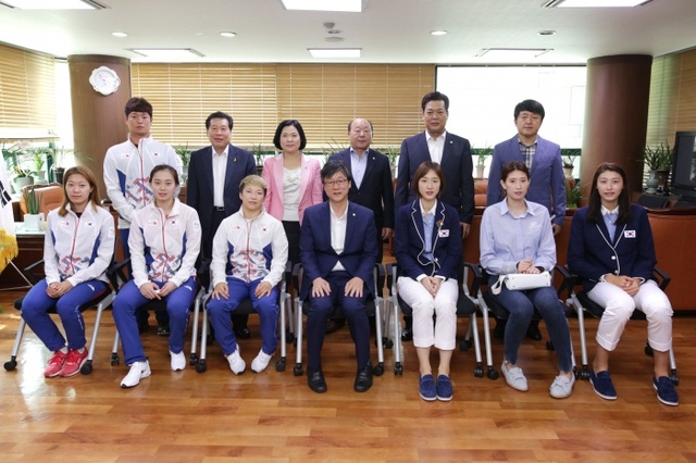 ▲ 안산-시의회를 방문한 리우 출전 안산에 연고를 둔 선수들
