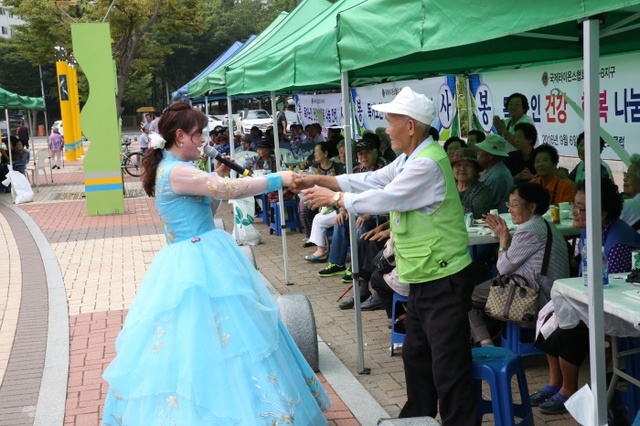 ▲ 평택지역 5개 라이온스클럽 합동 독거노인초청 행복나눔잔치