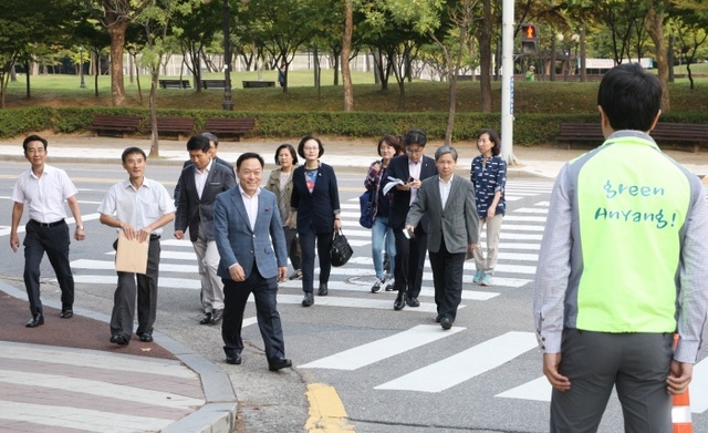 ▲ 안양시장 도보출근