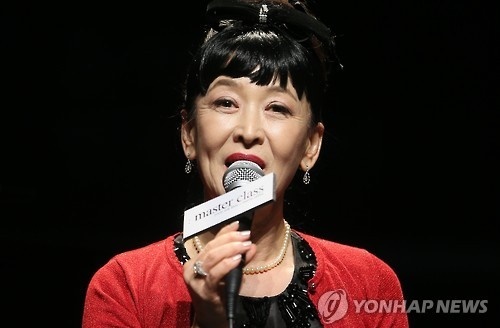 윤석화1.jpg