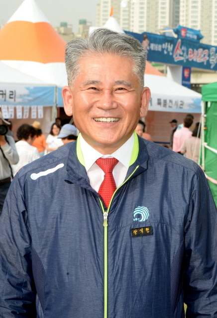 크기변환_2016 소래포구 축제 화보 인터뷰 장석현 남동구청장 JYJ_7924.jpg