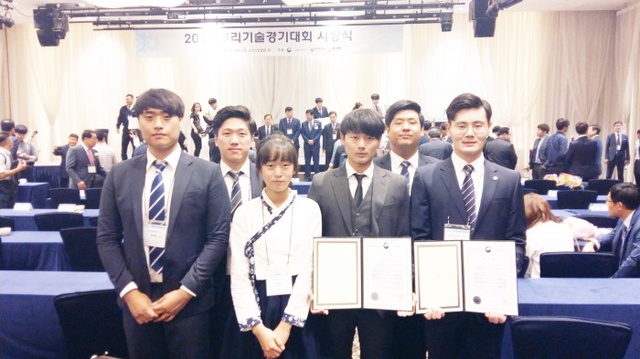 ▲ 인하공업전문대학(인하공전) 금속재료과 정명진·구태익·문수진·이종인·방승준·안태규 학생 등이 최근 ‘2016 뿌리기술경기대회’에 출전해 대학생 부문 금상인 교육부장관상을 비롯해 총 3개 부문에서 6개의 상을 수상했다. 인하공전 제공