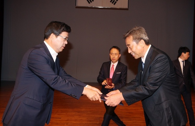 ▲ 평택시 주민지원과 신동명과장 대통령상수상