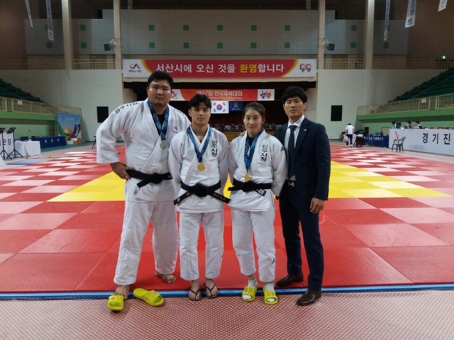 ▲ 유도 김성민, 김원진, 김잔디 장문경감독(좌로부터)