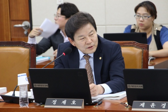 ▲ 정재호 질의사진