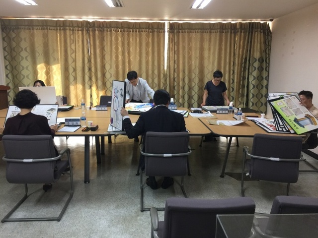 ▲ 1_제6회 고양시 공공디자인 공모전 수상작 선정(수상작 심사 사진)