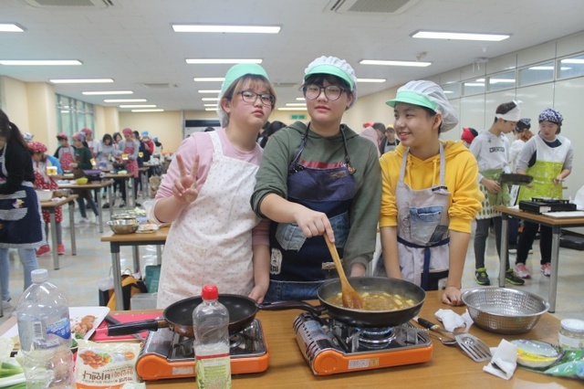 ▲ 평택쌀 떡볶이대회 참가 청소년