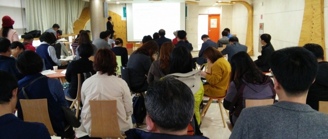 ▲ 인천도시농업네트워크와 부평미군기지반환인천시민회의는 27일 부평아트센터 2층 호박홀에서 ‘도시농업공원의 가능성과 부평미군기지’라는 주제로 도시농업 활성화 토론회를 열었다. 김덕현 기자