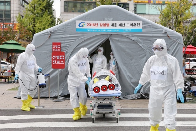 ▲ 가천대 길병원이 감염병 대응 재난 모의훈련을 실시하고 있다.