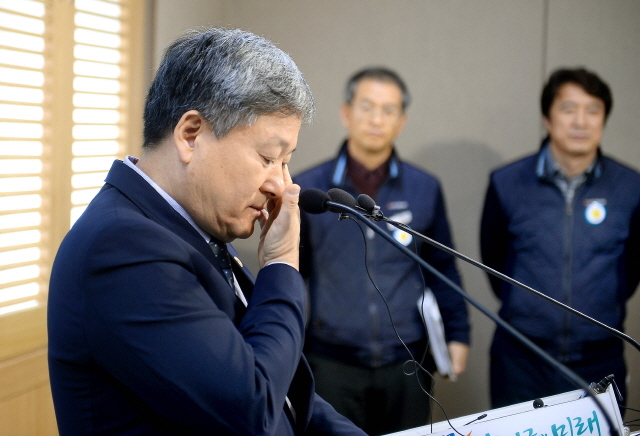 크기변환_1면 20161103 인천교통공사 사장 2호선 고장 운행중단 사과 기자회견JUN_5414.jpg