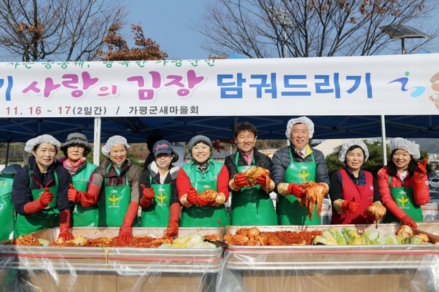 ▲ 1용_새마을회 사랑의 김장담그기2
