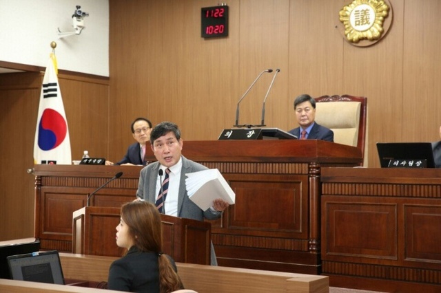 ▲ 정왕룡 의원 질의 모습