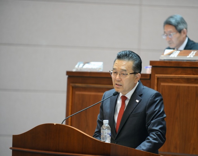 ▲ 지난 21일 이재호 연수구청장은 제202회 연수구의회 정례회 1차 본회의에서 시정연설을 통해 내년 예산 편성 방안과 함께 분야별 주요시책 설명, 구정운영 방향을 제시했다. 연수구제공