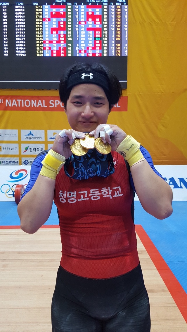 ▲ 제97회 전국체전 역도 여자 69kg급에서 3관왕에 오른 이지은. 경기일보DB