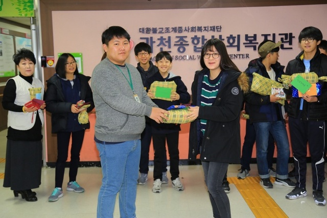 ▲ 과천)청소년 동아리 그린밴드 기부2