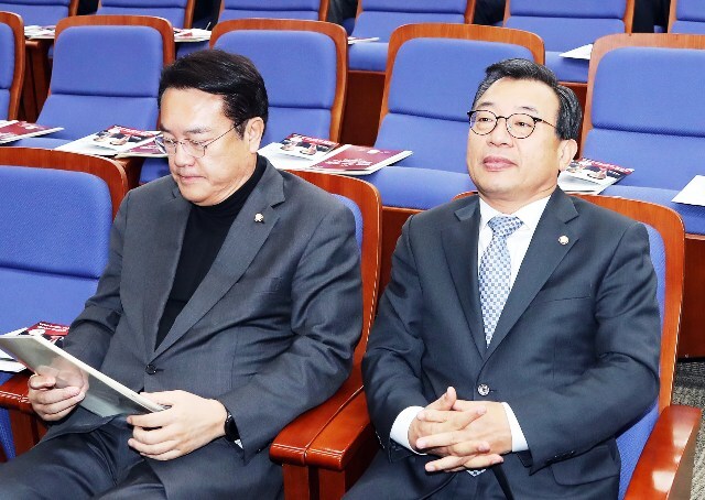 ▲ 새누리 이정현 대표 등 '친박' 지도부, 전격 일괄사퇴  /연합