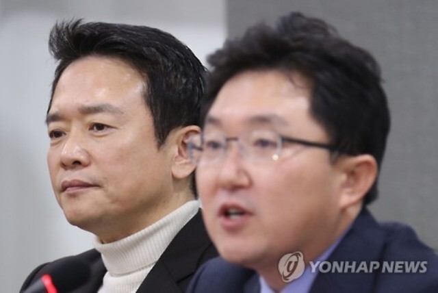 탈당파 기자회견.jpg