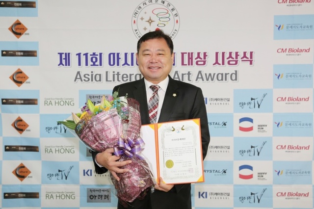 ▲ 시흥, 김태경의원수상(2)