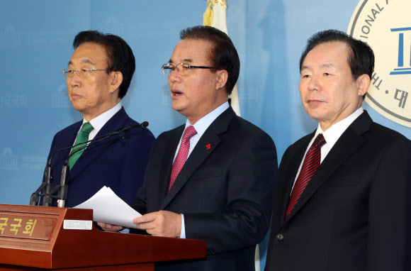 ▲ 사진=연합뉴스, 친박계 '혁신과 통합 보수연합' 일주일만에 해체 