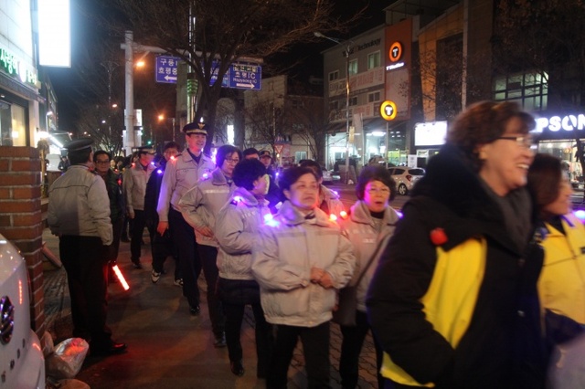 ▲ 16.12.21_남양주서_밤거리안전_합동순찰_사진_2