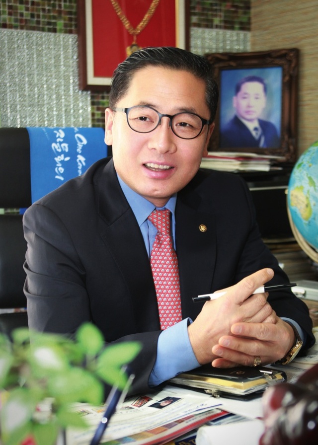 ▲ 김용곤 간사
