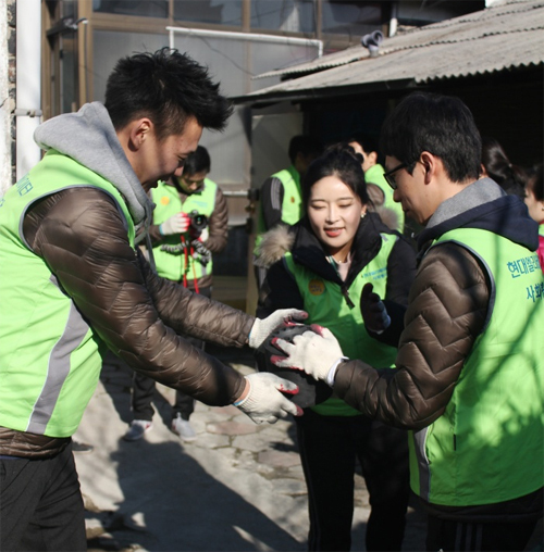 ▲ 사진1. 신입사원 연탄배달 봉사